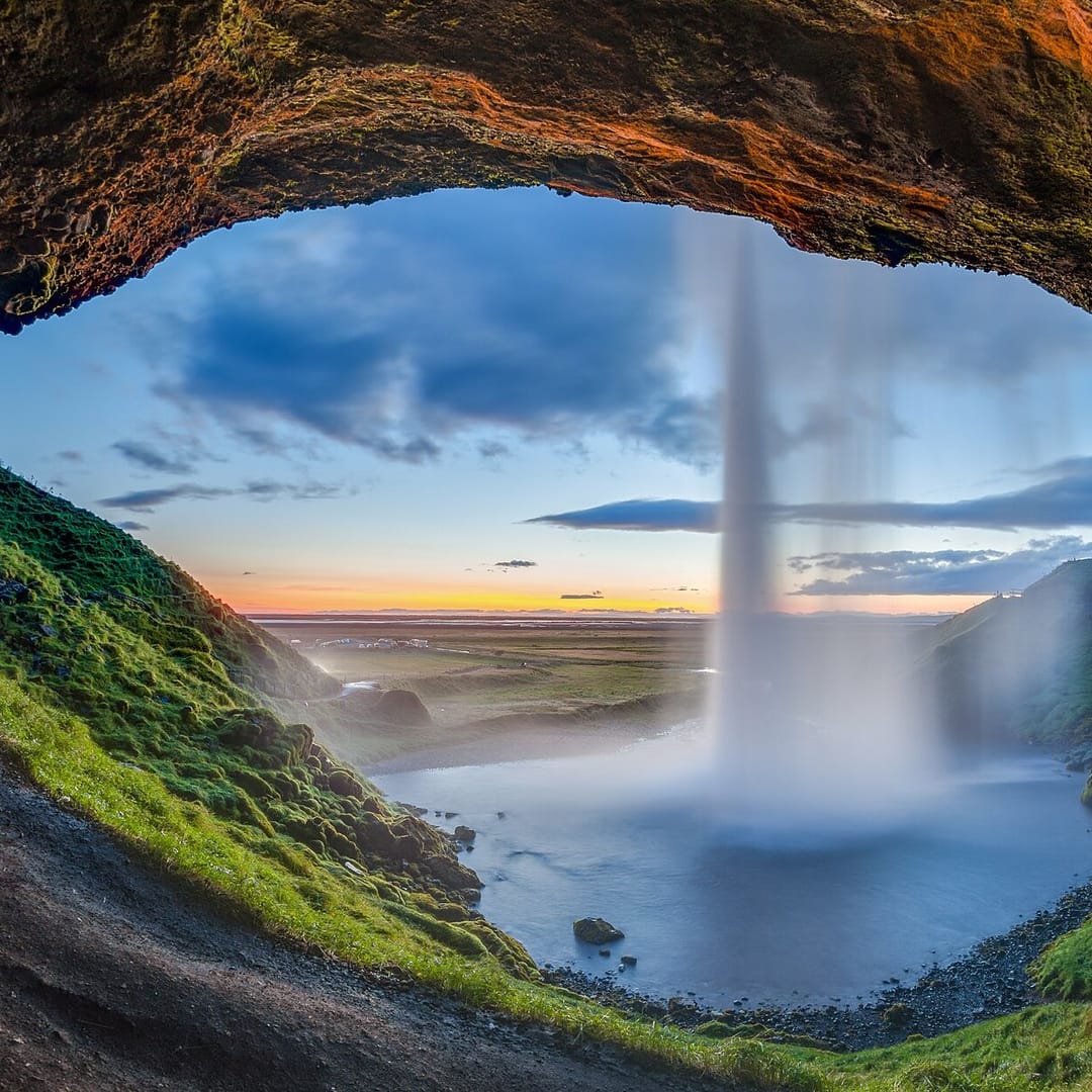 Forest bathing is a real thing and I am a believer 🌲 📍 Iceland #nature #photo [QA] 📷 Diego Delso, JJ Harrison ( http… (1/3)