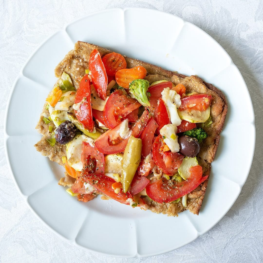 Weekend project: veggie pizza. The kitchen smells unreal right now ✨ #foodie #coffee [QA] 📷 Petar Milošević · CC BY-SA…