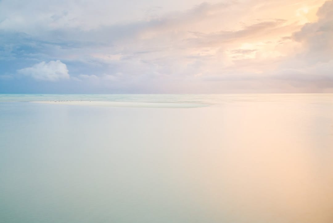 Golden hour at that water 🌅 📍 Cayo Coco, Cuba #sunset #photo [QA] 📷 Didier Baertschiger, Thiago Gomes Gonçalves, Jeb… (1/3)