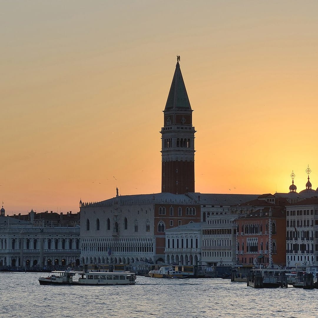 Every corner here deserves a photo 📸 📍 Venice #cityscape #wanderlust [QA] 📷 Wolfgang Moroder · CC BY-SA 3.0